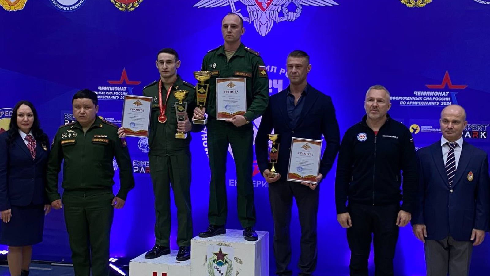 В Екатеринбурге состоялся чемпионат Вооруженных Сил России по армрестлингу