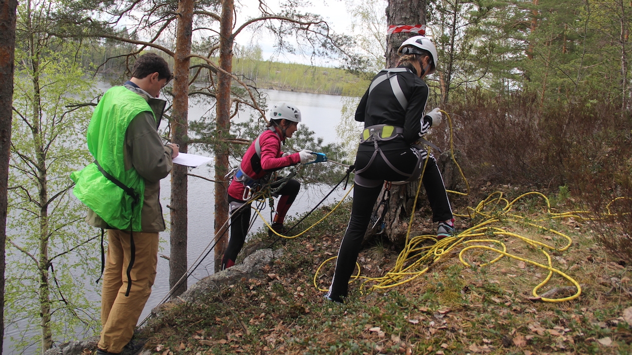 Команда ЗВО победила в первый день чемпионата ВС РФ по спортивному туризму