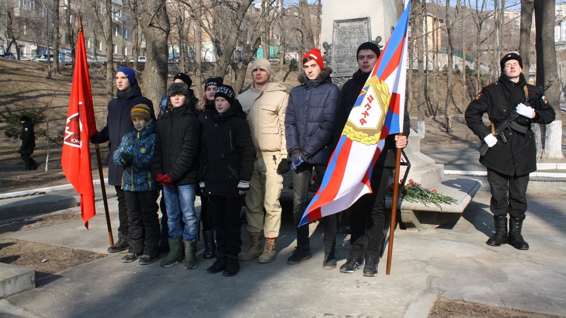 Воспитанники ЦСКА во Владивостоке почтили память неизвестных солдат ВОВ