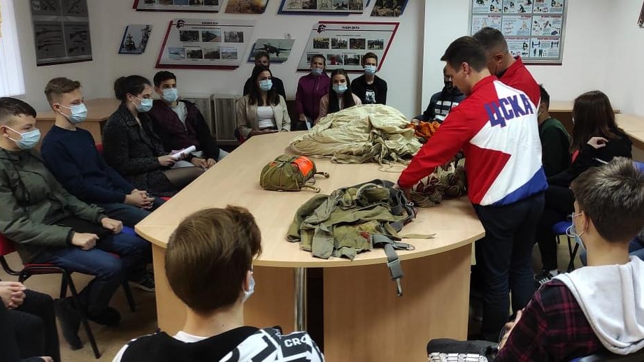 В спортшколе ЦСКА/Самара начались занятия по парашютному спорту
