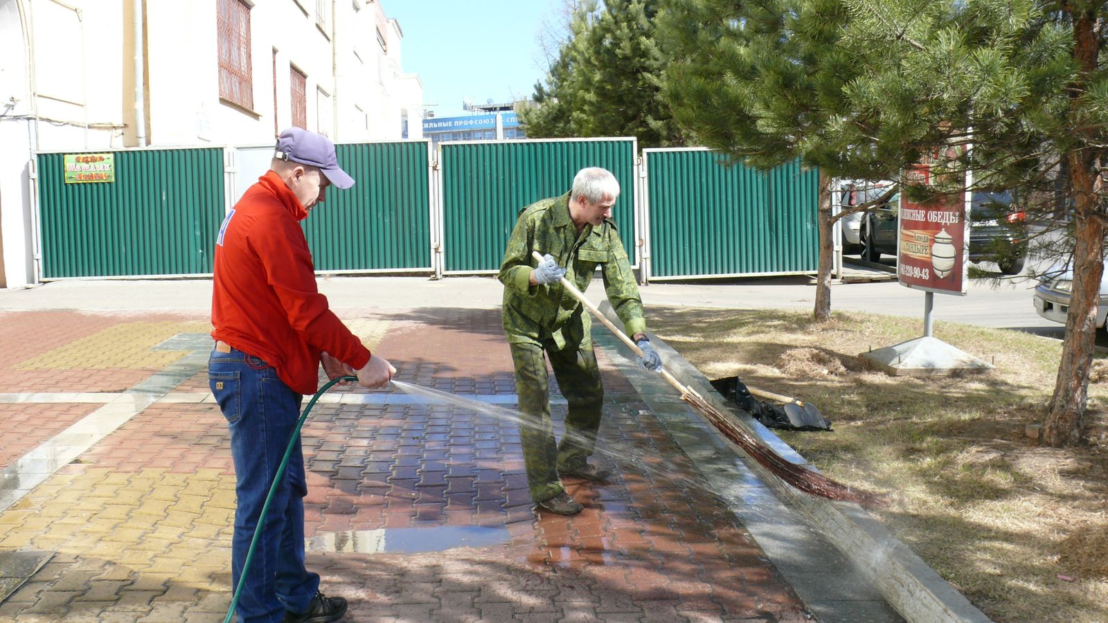 Сотрудники филиала ЦСКА/Хабаровск провели субботник к 96-й годовщине армейского клуба
