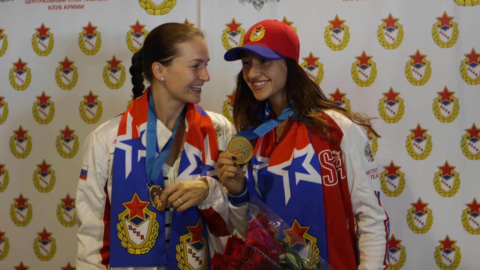 Армейские саблистки Яна Егорян и Софья Великая выступят на чемпионате России по фехтованию