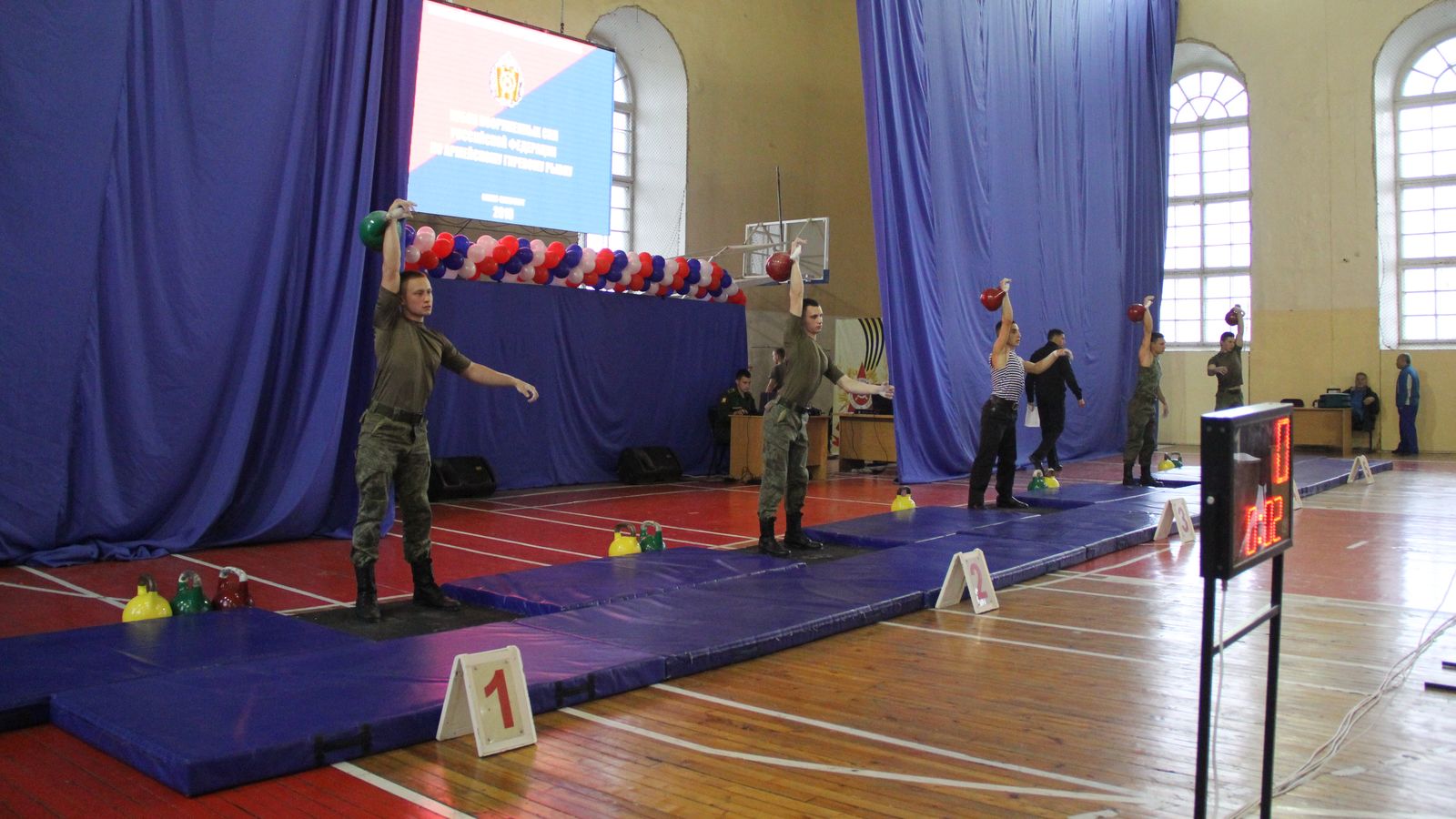 Команда ВИФК стала лидером Кубка ВС РФ по армейскому гиревому рывку по итогам первого дня соревнования