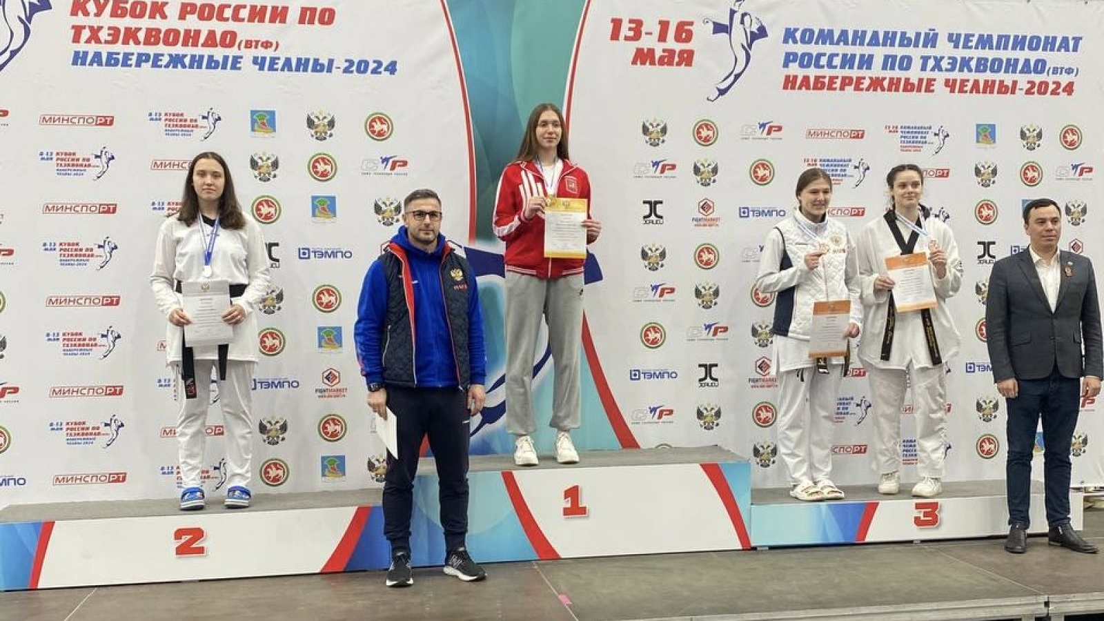 ВОСПИТАННИЦА ПИТЕРСКОЙ СПОРТИВНОЙ ШКОЛЫ ПРИВЕЗЛА СЕРЕБРО СО ВСЕРОССИЙСКИХ СОРЕВНОВАНИЙ ПО ТХЭКВОНДО