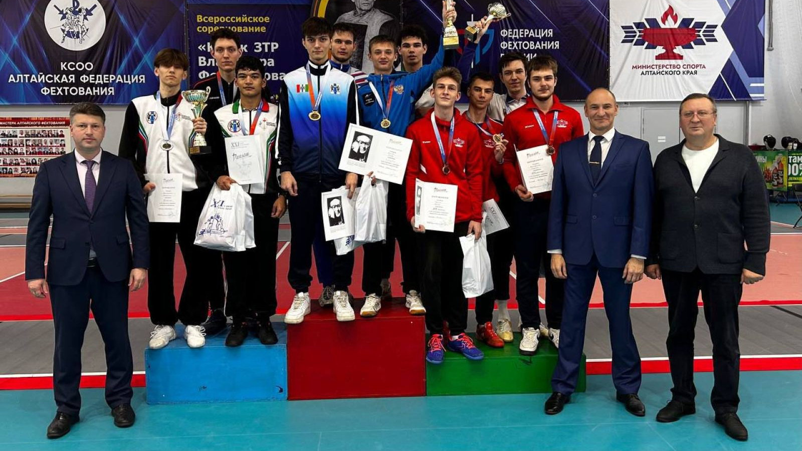 Серебряные медали всероссийских соревнований в личном и командном зачёте завоевал фехтовальщик Самарской спортивной роты ЦСКА