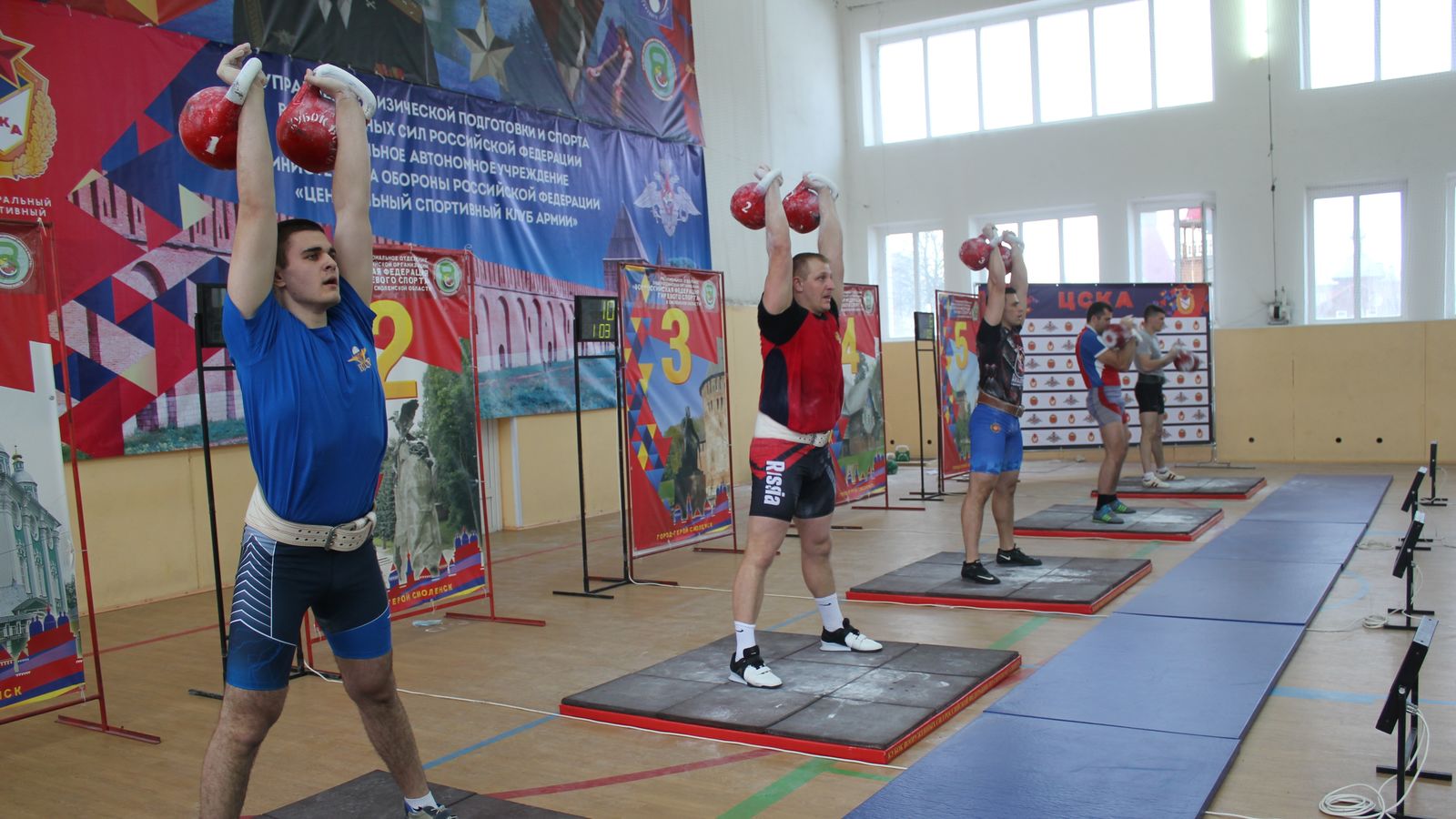 На этапе Кубка ВС РФ по гиревому спорту в Смоленске разыграны первые награды
