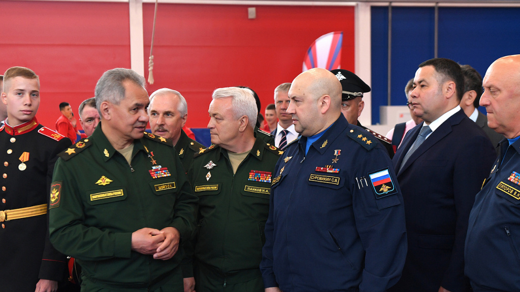 Министр обороны РФ посетил мастер-классы с участием ведущих армейских спортсменов в  Тверском СВУ