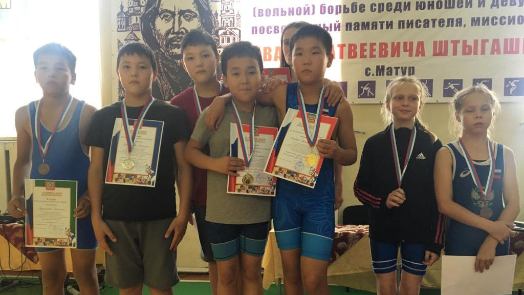 Восемь наград завоевали воспитанники СШ «ЦСКА-Хакасия» на открытом районном турнире по спортивной борьбе среди юношей и девушек