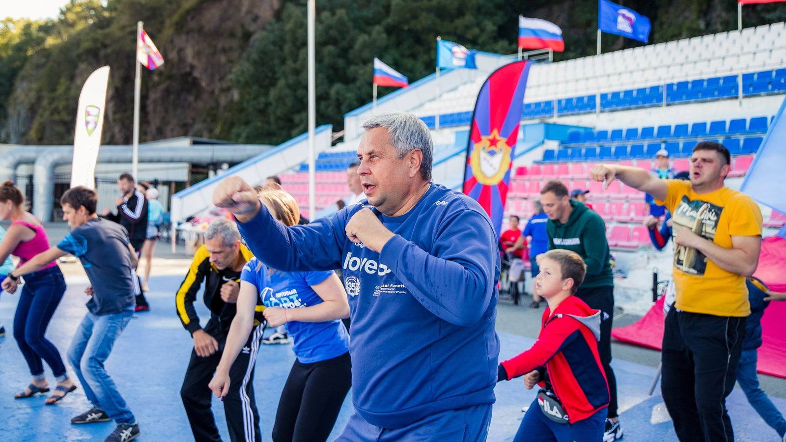 В День Государственного флага России на водно-спортивной станции СЦМиФП (г. Владивосток) филиала ЦСКА/Хабаровск прошел спортивный праздник