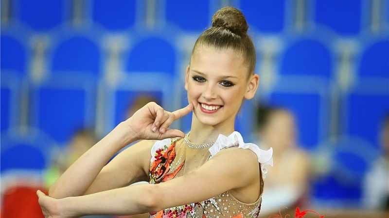 Гимнастки ЦСКА Маргарита Мамун и Александра Солдатова - победительницы этапа Гран-при в отдельных упражнениях