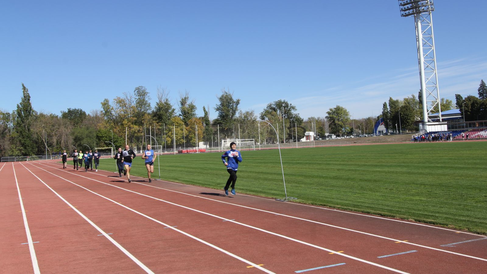 На базе Ростовского филиала ЦСКА военнослужащие сдали контрольные нормативы