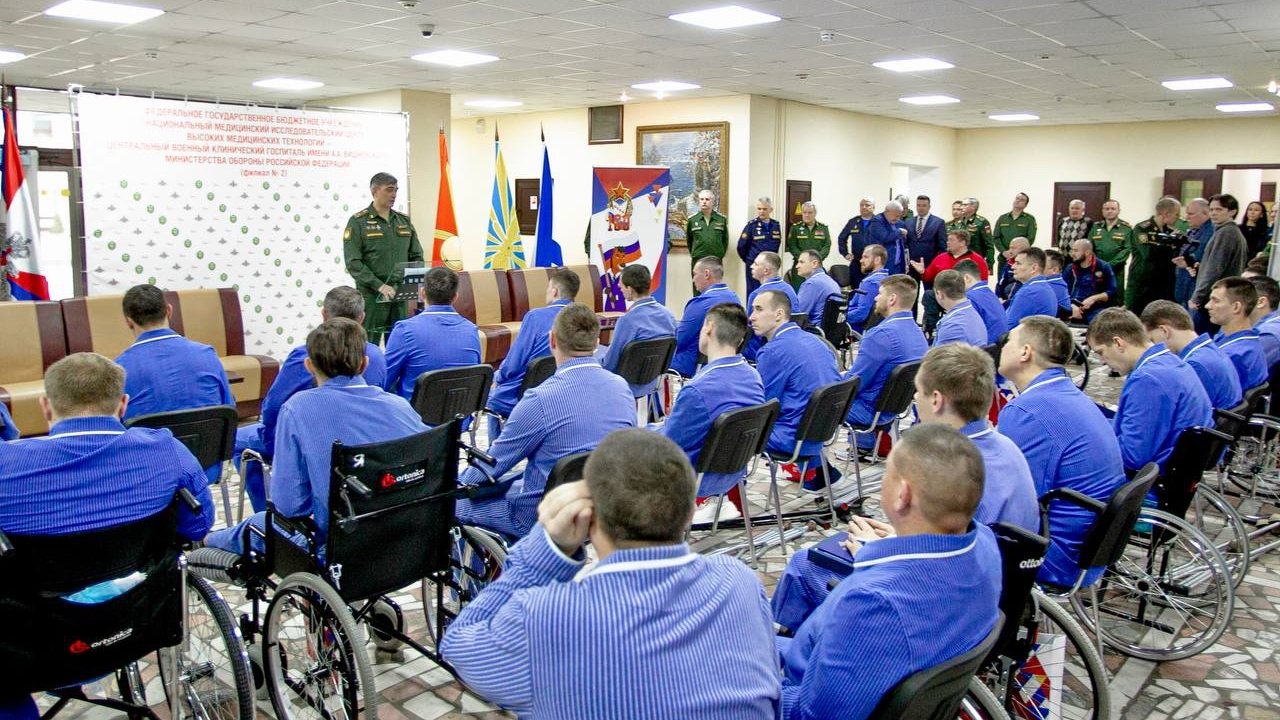Спортсмены ЦСКА встретились с военнослужащими-участниками специальной военной операции и поздравили с наступающим 23 февраля