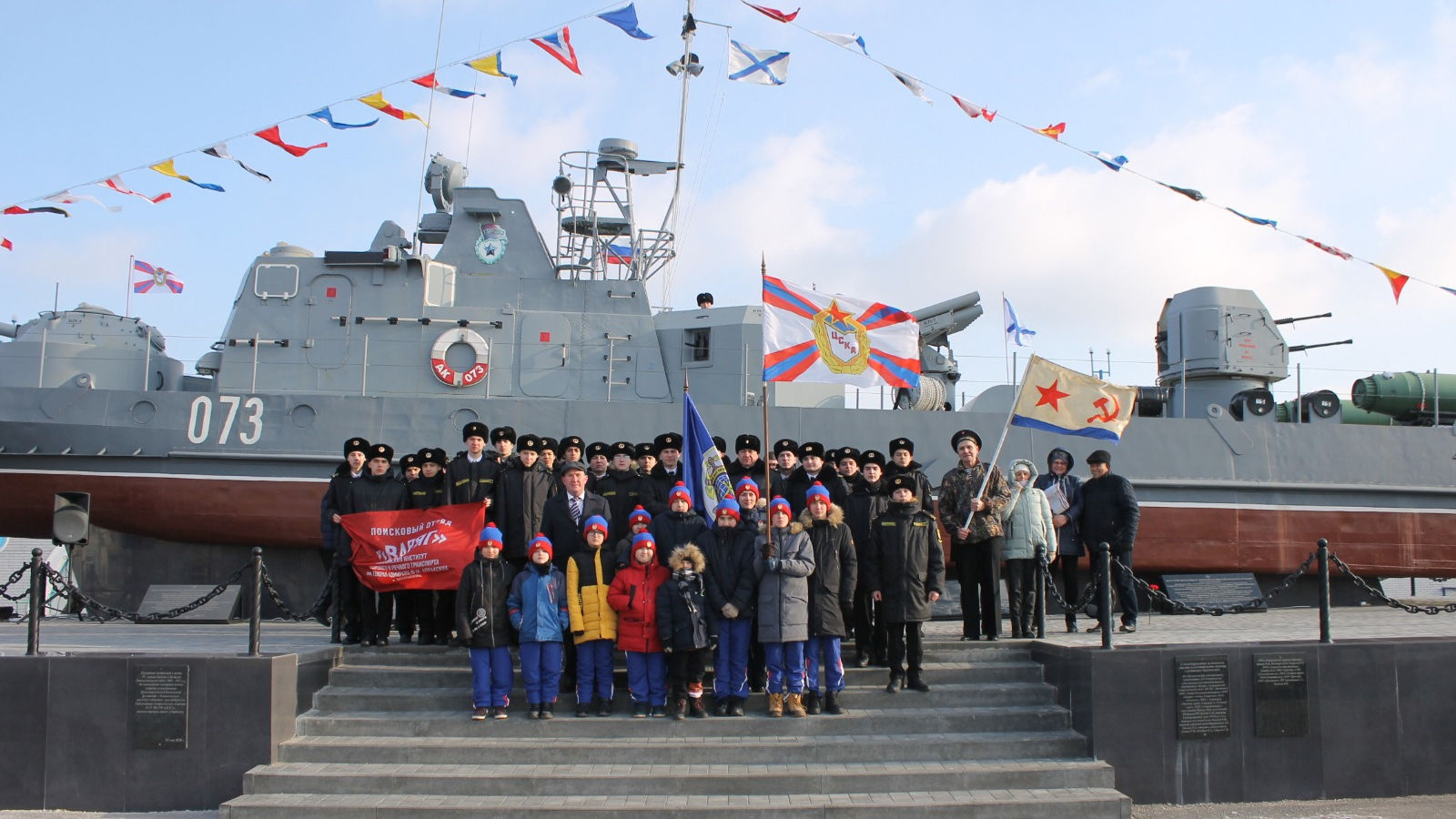 Воспитанники спортивной школы ЦСКА г. Астрахань приняли участие в возложении цветов к бронекатеру Ак – 073 в честь празднования Дня защитника Отечества