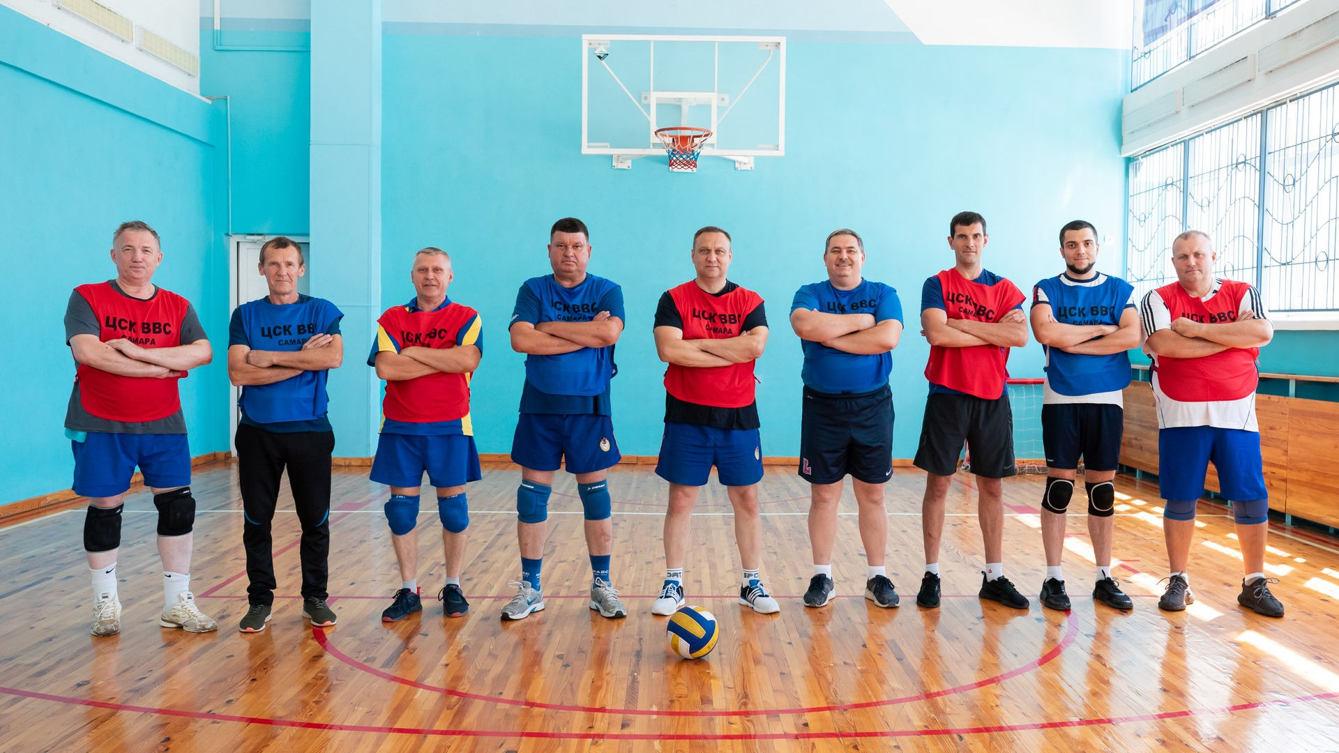 В самарском филиале ЦСКА прошел товарищеский матч по волейболу в честь Дня Военно-воздушных Сил и Дня Физкультурника
