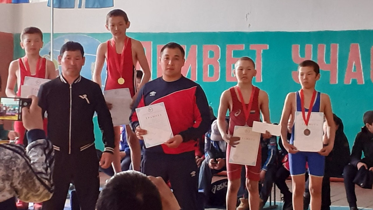 Урожай медалей на двух республиканских турнирах по вольной борьбе собрали воспитанники спортивной школы г. Кызыл ЦСКА/Самара