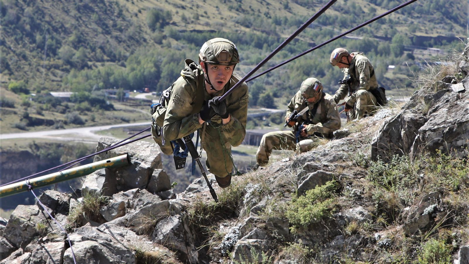 Военнослужащие ВДВ захватили лидерство на международном этапе конкурса «Эльбрусское кольцо-2020»