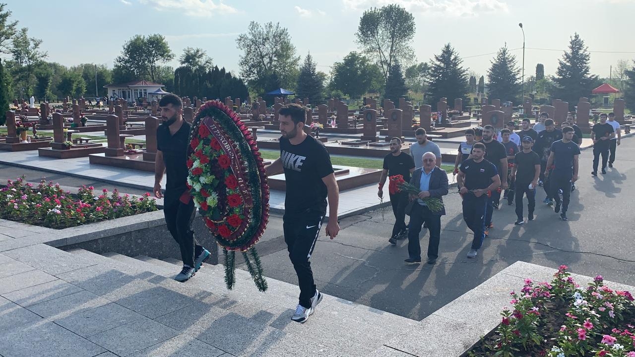 Борцы ЦСКА почтили память жертв теракта в школе № 1 в Беслане