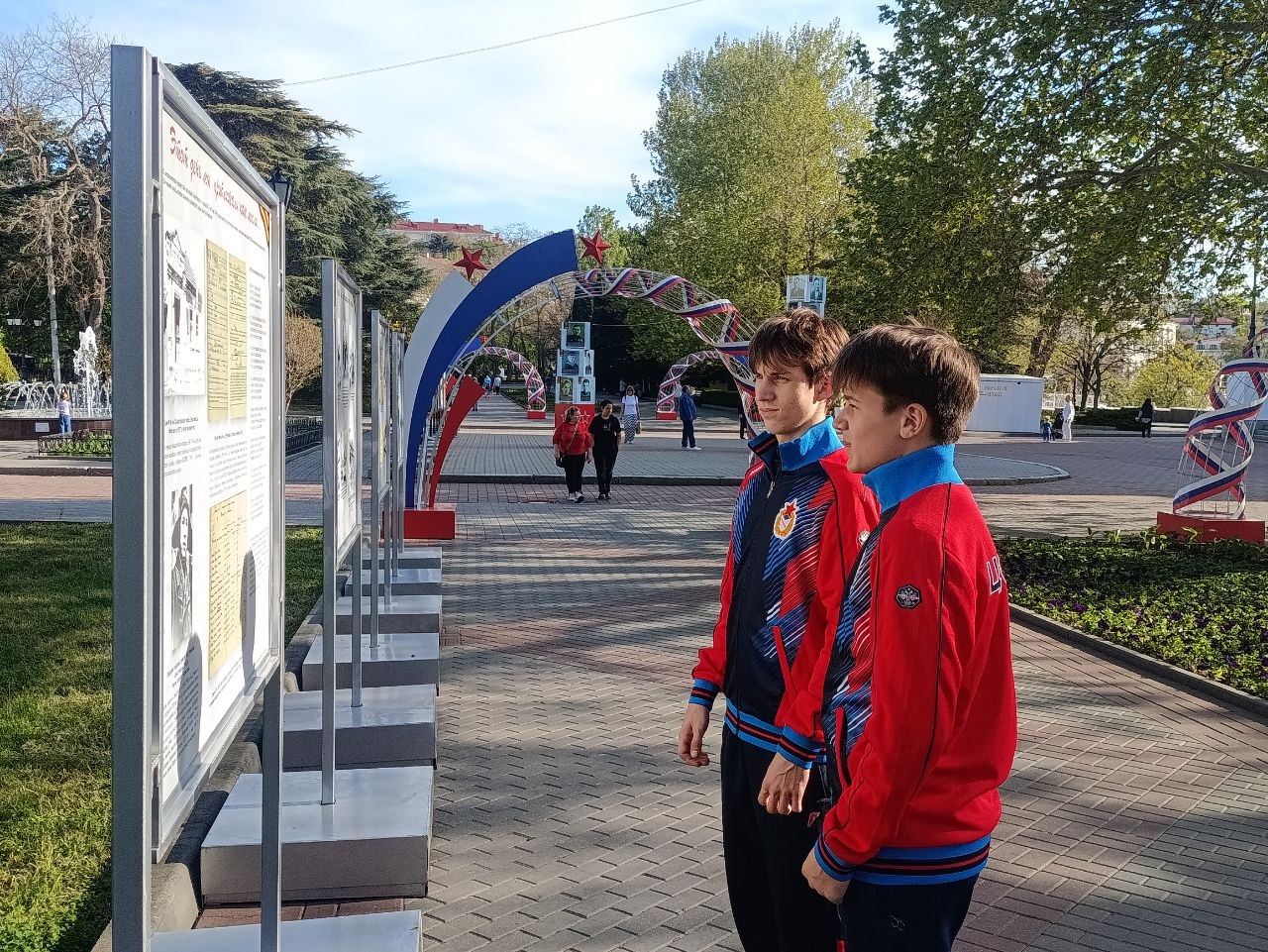 Воспитанники спортшколы ЦСКА посетили выставку «Этот день мы приближали как могли» 