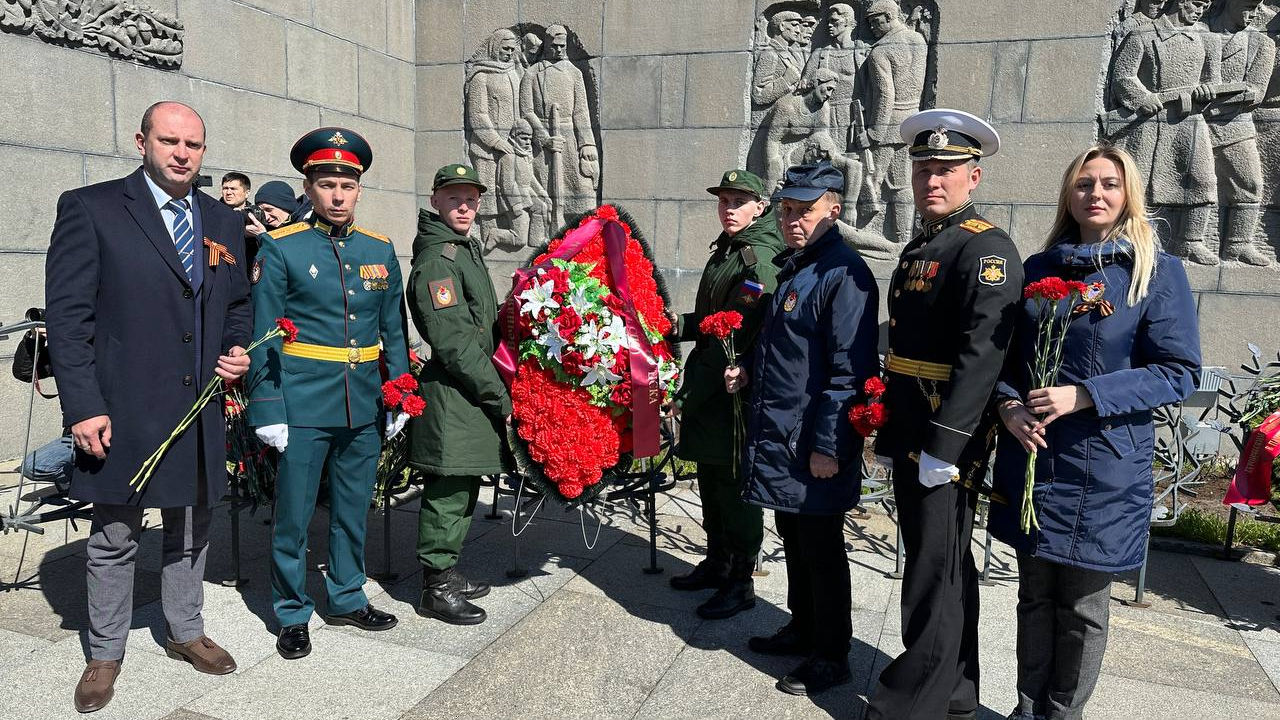 Делегация филиала ЦСКА г. Санкт-Петербург почтила память погибших на Пискаревском мемориальном кладбище в преддверии Дня Победы
