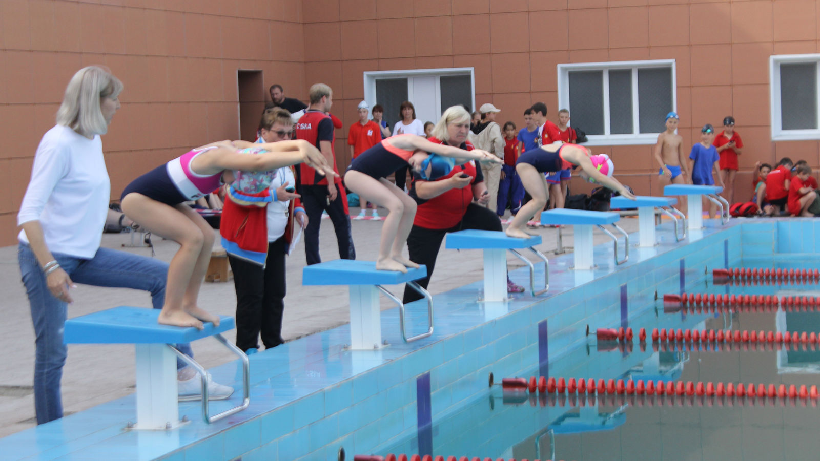 В спортивной школе ЦСКА г. Ростов-на-Дону  состоялось открытое Первенство по плаванию посвященное  Дню России
