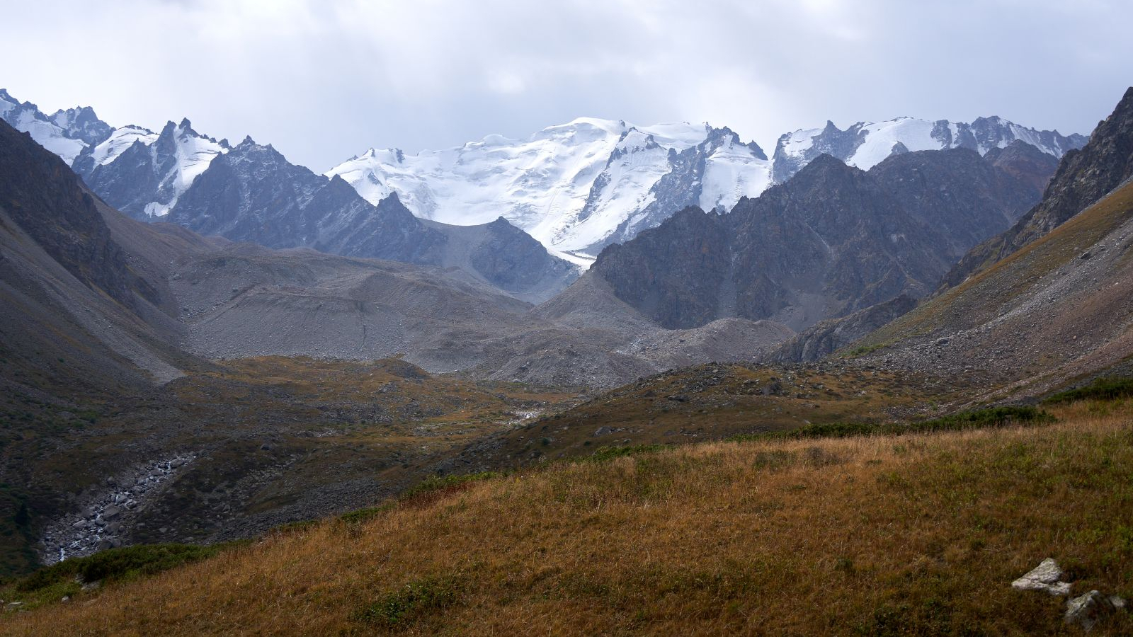 РОССИЙСКАЯ ДЕЛЕГАЦИЯ ВО ГЛАВЕ С НАЧАЛЬНИКОМ ЦСКА ПРИНЯЛА УЧАСТИЕ В ВОСХОЖДЕНИИ НА ГОРНЫЙ ПИК ЦДКА