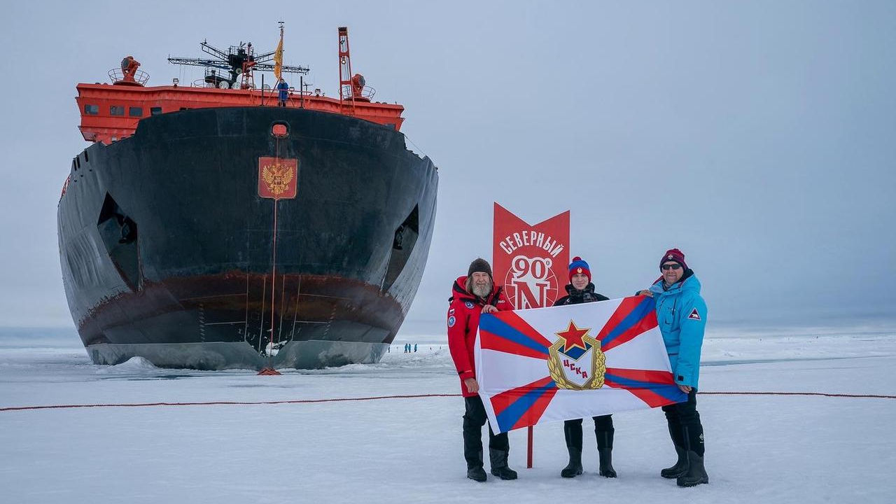 Тренер СШОР ЦСКА по боксу и кикбоксингу достиг Северного Полюса