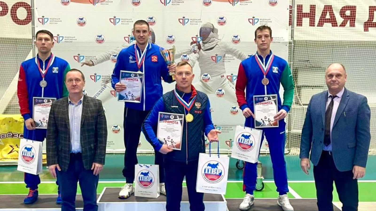 Армейцы завоевали шесть медалей всероссийских соревнований по фехтованию