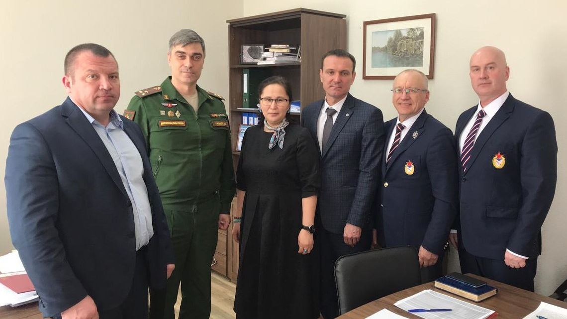 Начальник ЦСКА полковник Артем Громов провел в Чите встречу с  зампредом правительства и министром спорта Забайкальского края