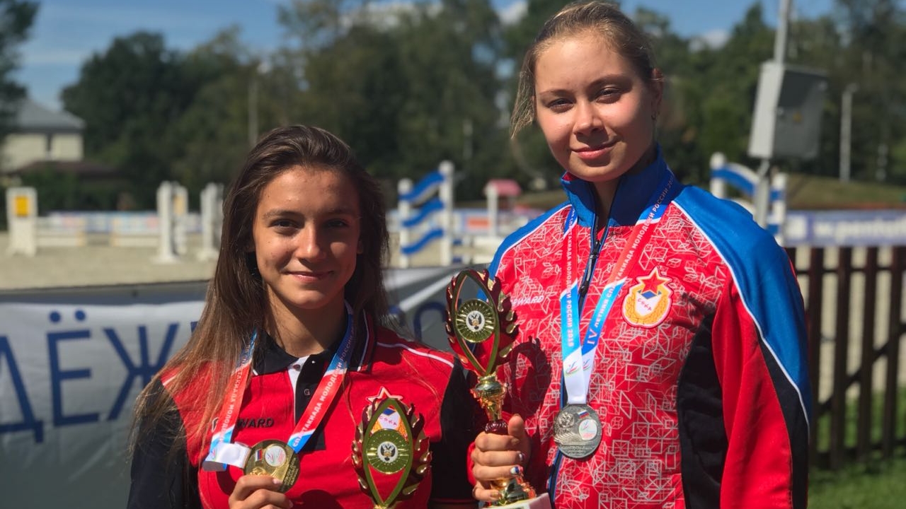 Армейские спортсменки заняли первое и второе место на Спартакиаде молодежи России по современному пятиборью