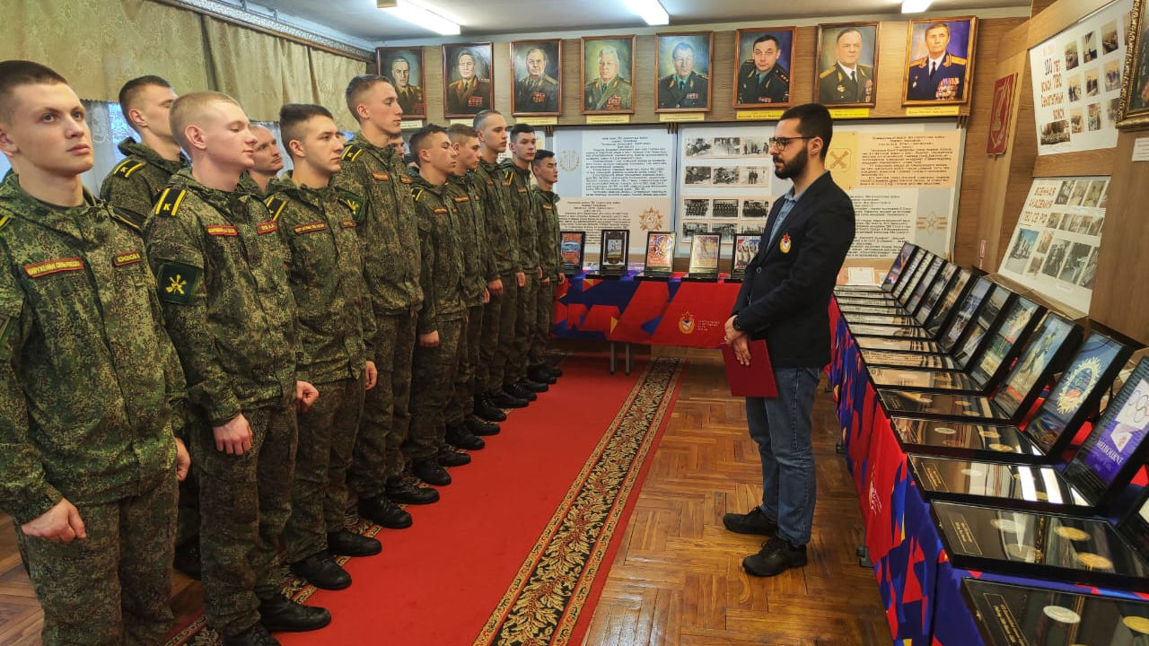 В смоленской академии ПВО представили выставку реплик олимпийских медалей организованную Центральным спортивным клубом Армии