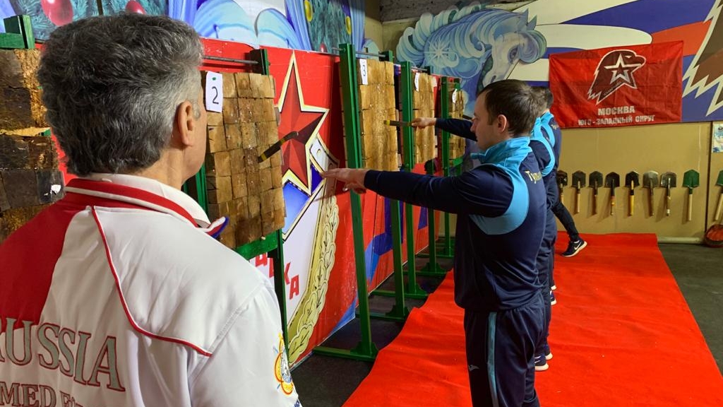 Инструктор военно-прикладных видов спорта ЦСКА Владимир Гуреев продолжает делиться спортивным мастерством