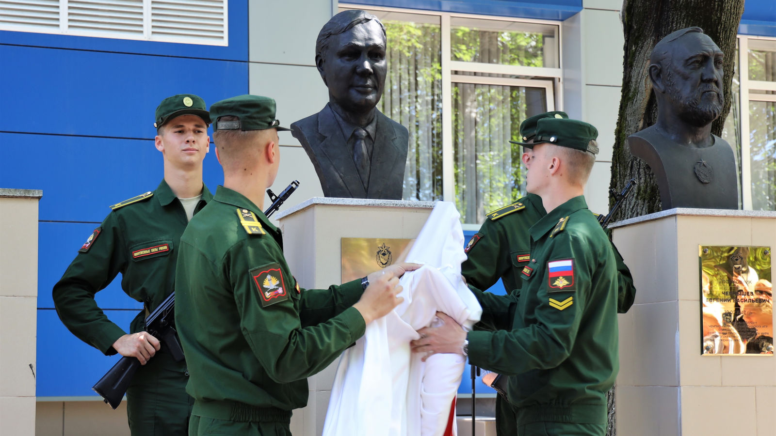 На Аллее спортивной славы ЦСКА открыли бюст двукратного чемпиона Европы по боксу Виктора Петровича Агеева