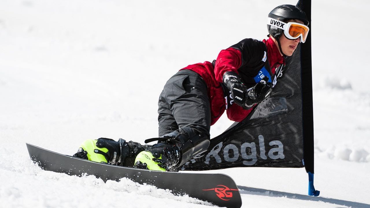 Рядовой спортивной роты ЦСКА Дмитрий Логинов одержал победу на юниорском первенстве мира в параллельном гигантском слаломе