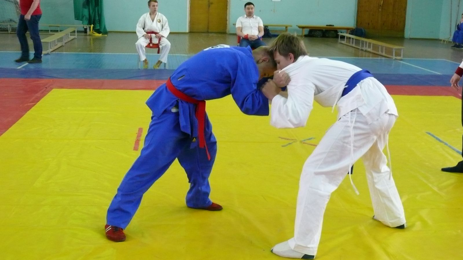 В спорткомплексе филиала ФАУ МО РФ ЦСКА (СКА г. Хабаровск) состоялись чемпионат и первенство Хабаровска по универсальному бою