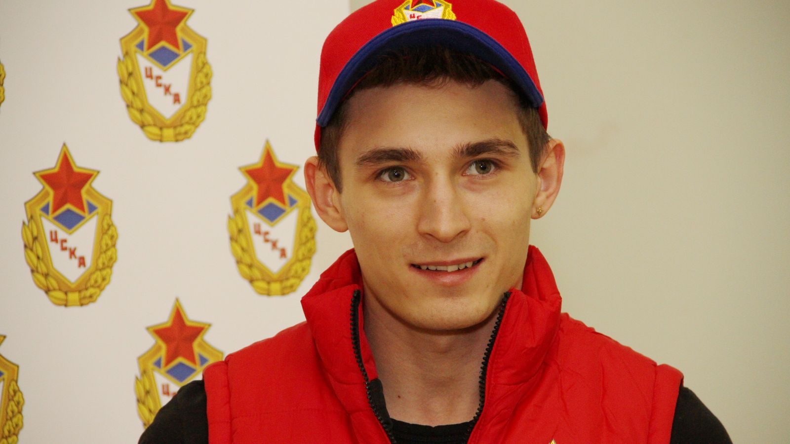 Гимнаст ЦСКА Давид Белявский на брусьях – победитель чемпионата России