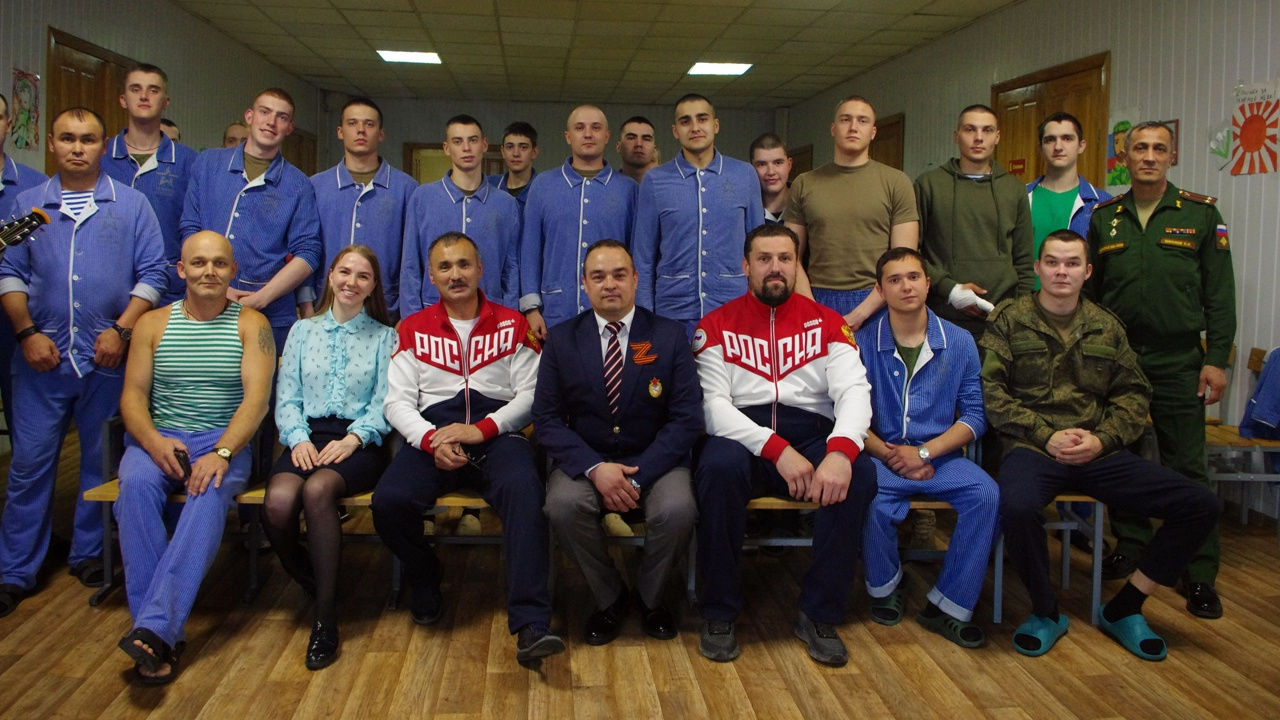 С песней на поправку! Армейцы спортцентра г. Екатеринбург ЦСКА/Самара вместе с параолимпийцами Свердловской области посетили раненных военнослужащих