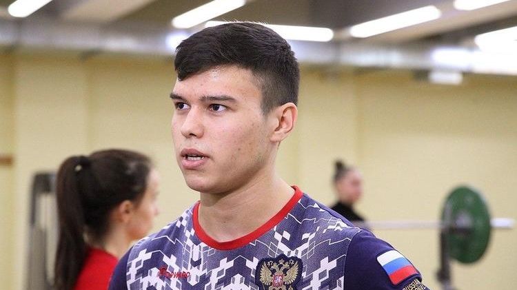 «Не сказал бы что гнетет неизвестность»: Армейский тяжелоатлет Зулфат Гараев возобновил полноценные тренировки
