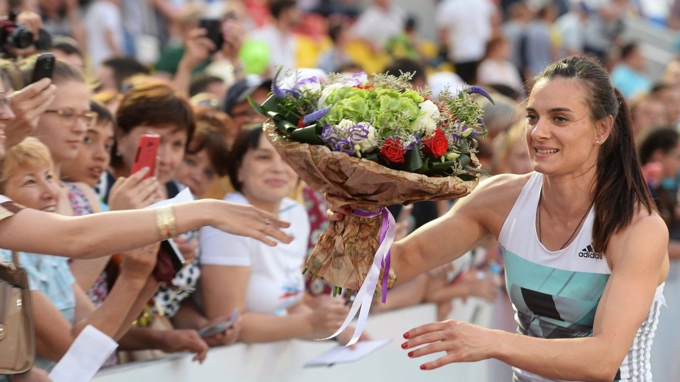 Елена Исинбаева — чемпионка России в прыжках с шестом