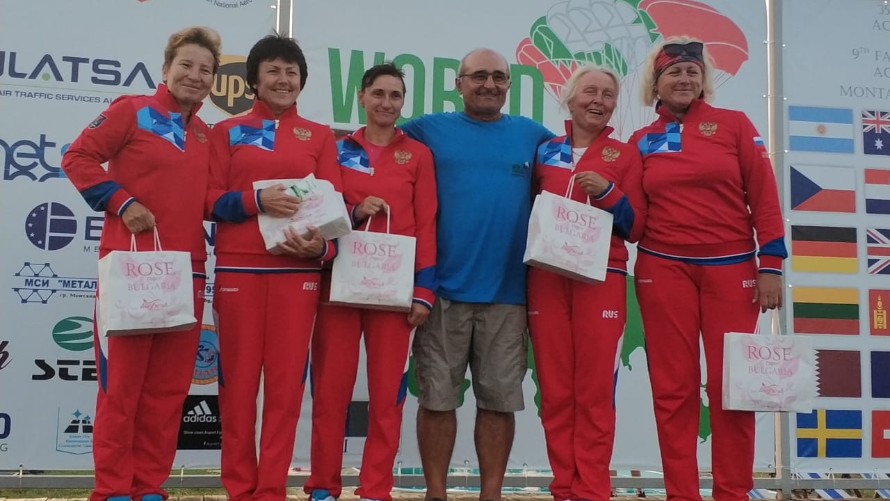 Парашютистки ЦСКА Елена Лактионова Любовь Екшикеева Елена Тушева выиграли «золото» на чемпионате мира