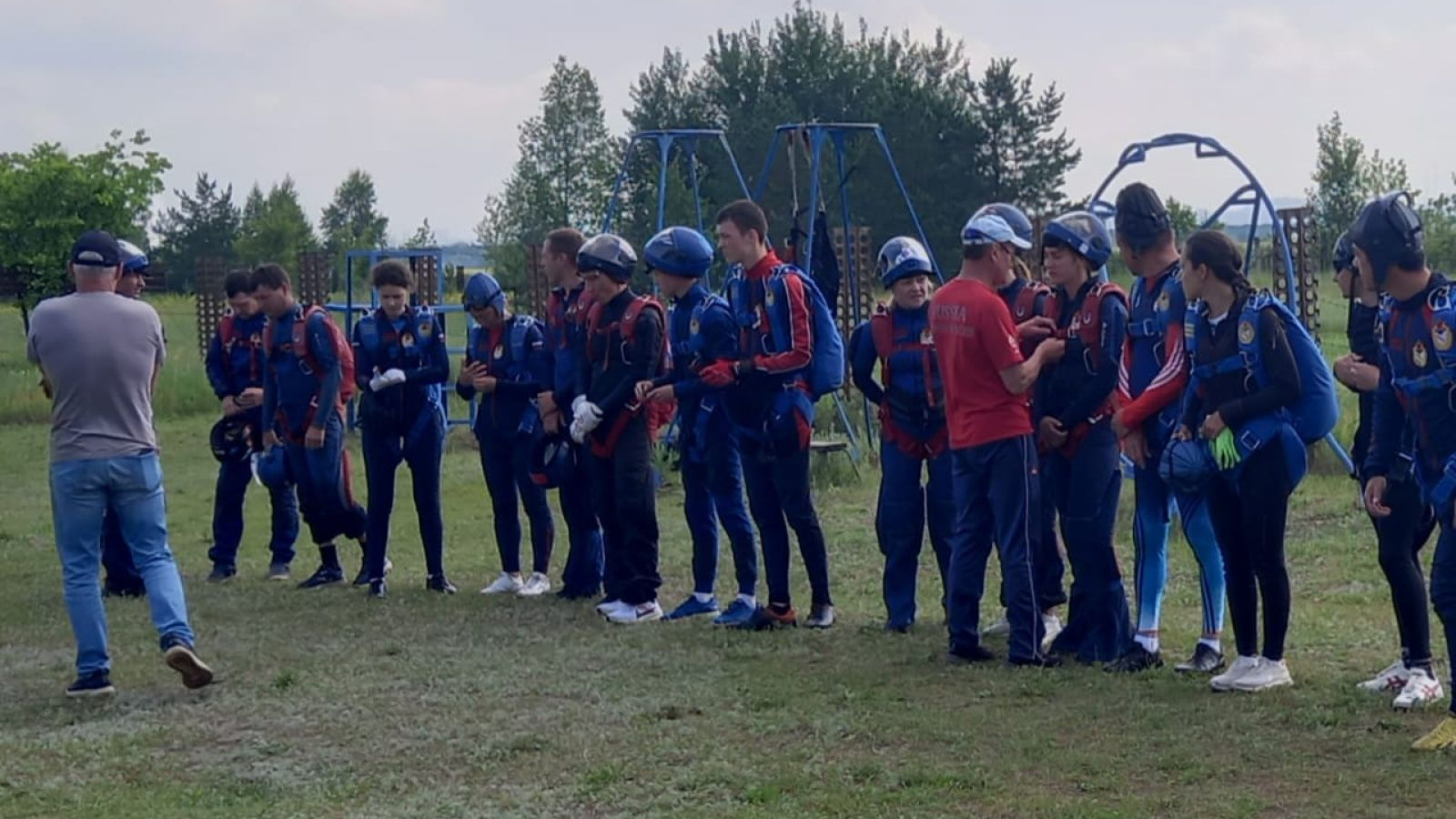 В Самаре проходят учебно-тренировочные сборы парашютистов