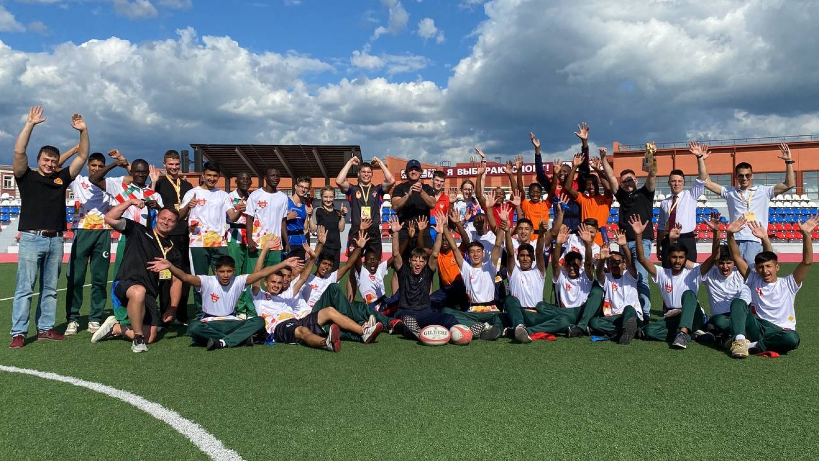 УЧАСТНИКОВ ДОВУЗОВСКОГО ТУРНИРА ПОЗНАКОМИЛИ С ТЕГ-РЕГБИ