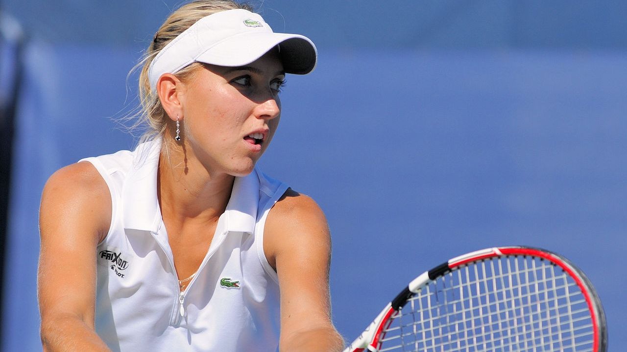 Теннисистка ЦСКА Елена Веснина снялась с турнира в Австралии