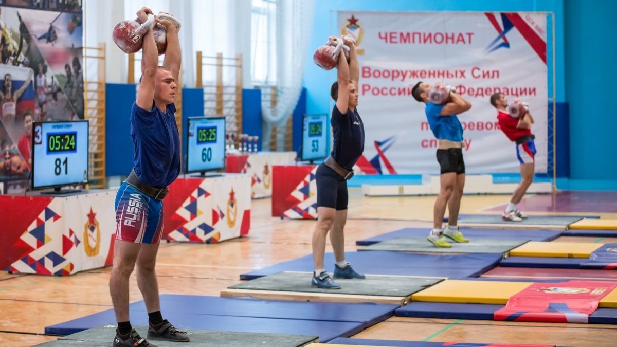 Команда Центрального военного округа выиграла чемпионат Вооруженных Сил по гиревому спорту в Самаре
