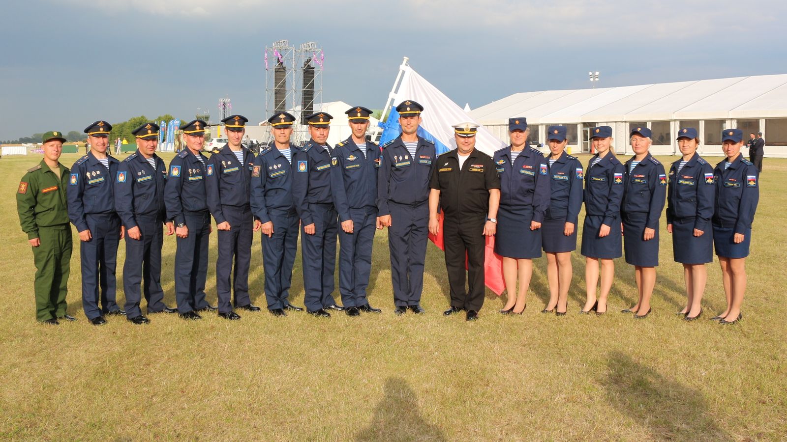 Сборная ВС РФ по парашютному спорту выступает на ЧМ CISM в Германии