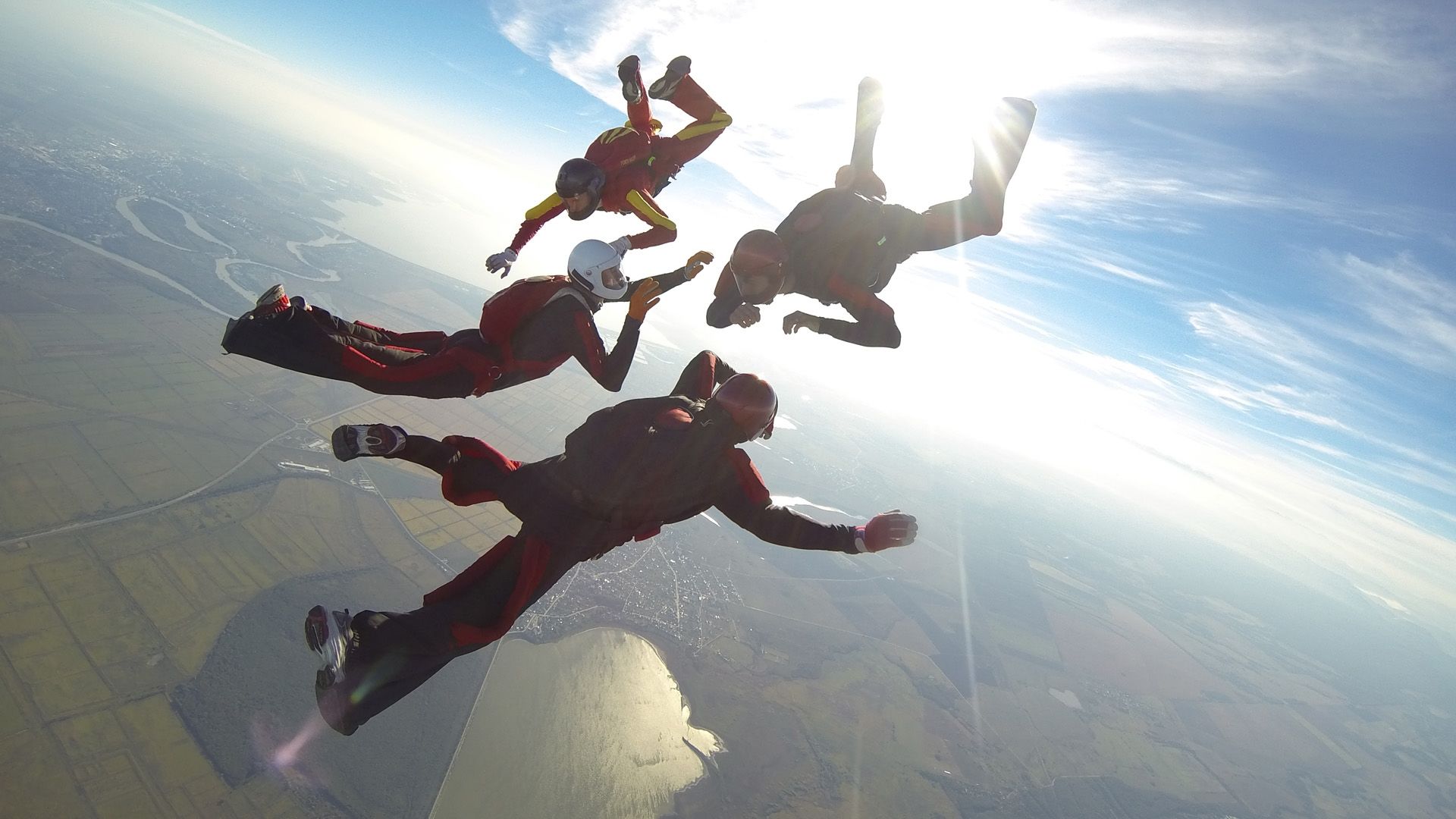 30 стран мира подали заявки на участие в 40-ом чемпионате мира по парашютному спорту в Подмосковной Кубинке