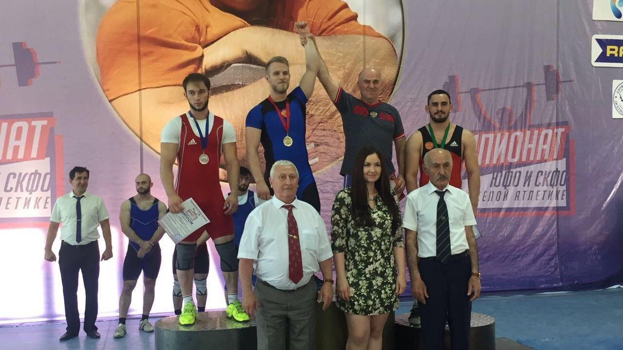 Армеец ЦСКА Виктор Гетц завоевал серебро на Чемпионате ЮФО по тяжелой атлетике