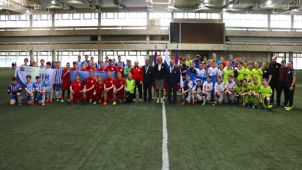 Юные футболисты ПФК ЦСКА и ЛНР победили в первых матча турнира «Весенние каникулы»