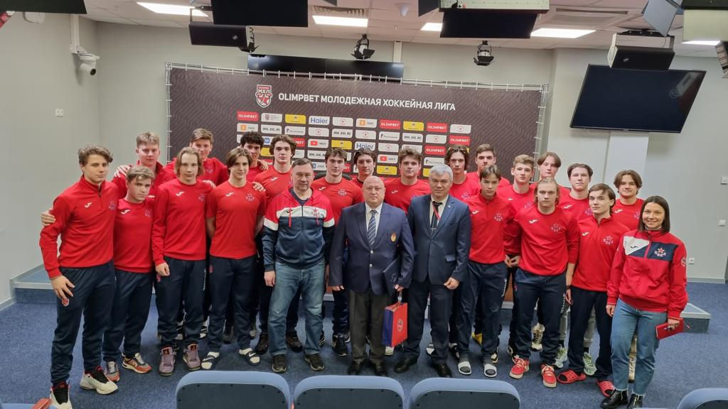 Воспитанники ХК ЦСКА прослушали в ЦСКА лекцию про военную службу