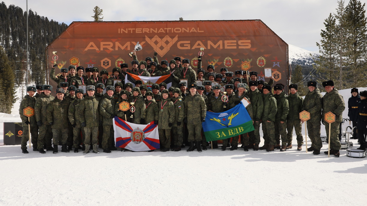 Команда ЮВО выиграла Кубок Вооружённых Сил РФ по ски-альпинизму «Саянский марш-2022»