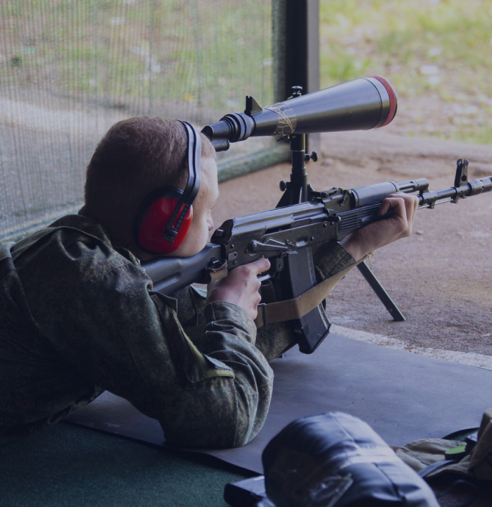 Стрельба из штатного или табельного оружия